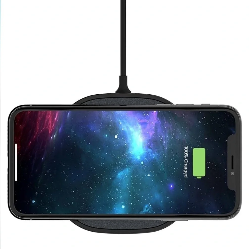 mophie 15W Universal Wireless Charge Pad, Qi-Compatible Charger NEW 0122